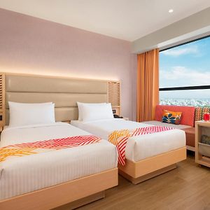  D-Luxe Twin Room Airport View